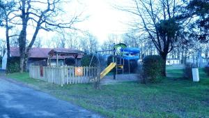 Appartements Mobil Home climatise, 2 ch, 5 pers, Wifi 30 mn du grand parc d-attraction Puy duFou : photos des chambres