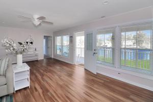 Our Happy Place - Pet friendly & waterfront!