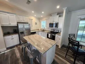 Sunny Retreat-Near Beach-Pickleball-Heated Pool! - Pine Ridge Helistop