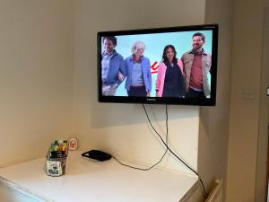 Private Rooms with Shared Bathroom Bus Stop 8 Mins Away