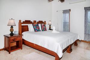Residences at Barrier Reef 4C Oceanview 2 Bedroom by Stay Floreo