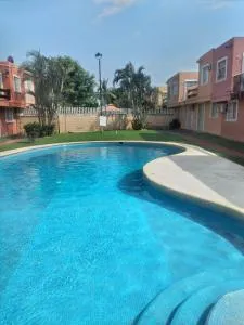 Casa Paz, amplia y cómoda frente a la alberca - Sabanillas