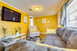 3 Mi to Lake Saracen Pine Bluff Home with Grill! - Пайн-Блафф