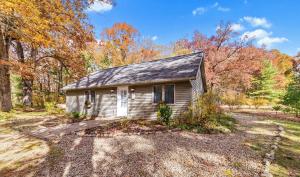 Woodland Pines Cottage-Cozy Cottage for Dogs Hot Tub