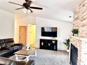 Hot Tub! King Bed-firepitt-near Airport& Freeway - Central Point