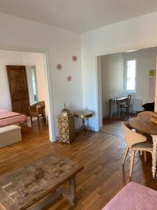 Appartements Iago city, appartement 2 chambres, hyper centre, aeroport et gare a proximite : photos des chambres