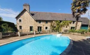 Au Mont De La Quintine # Piscine & Jacuzzi # - Poilley