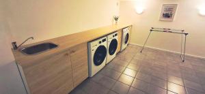 Maisons de vacances Maison lumineuse avec grand jardin, a 15 minutes de Paris et a 10 minutes de La Defense : photos des chambres