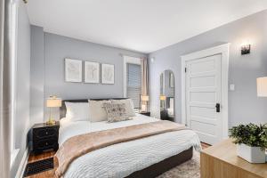 Remodeled Mins to Beach & Downtown Downstairs