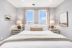 Studio Updated 1 Block to Downtown & Mins to Beach