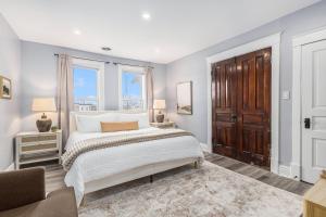 Studio Updated 1 Block to Downtown & Mins to Beach