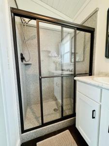 The Tiny Treasure with Pool and Hot Tub