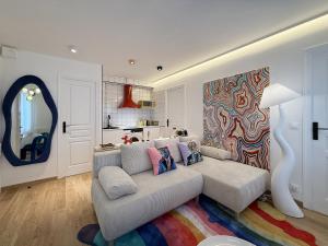 Pop Art & Vibrant Parisian Flat