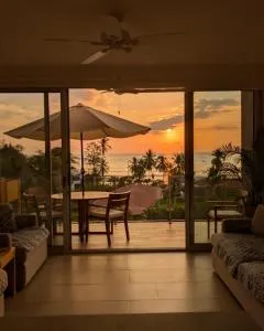 Beachfront Condo Stunning Views - Pochotal