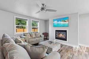 MT 00327 Midtown Duplex - Gibbs