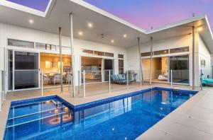 Surfside Beach House - Ideal Family Getaway