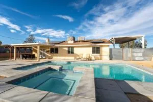 Phoenix Desert Paradise - Pool & Jacuzzi - Grill! - Joshua Tree