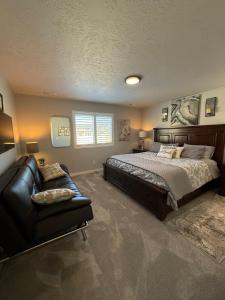 The VILLAGE WALK at Sunset Arch - 4 bedroom sleeps 1 to 11
