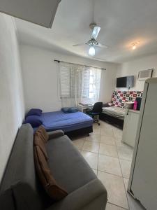 Kitnet com ar condicionado na quadra da praia e wifi