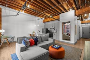 Brick & Bed Riverfront Lofts, G 306