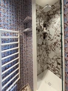 170m air conditioned decor apartment