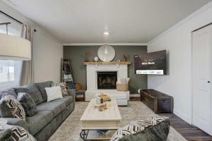 Wild Rose Family Retreat with BBQ & Fire Pit