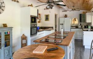 8 Bedroom Lovely Home In Vézénobres