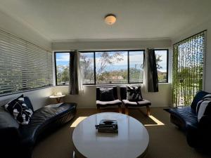 Shack No. 5 A Quirky, Retro Beach Escape in Jervis Bay!