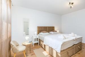 Apartments with parking space Trogir - 23849