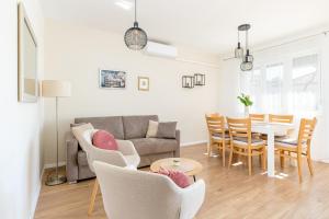 Apartments with parking space Trogir - 23849