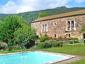 Holiday flat with shared pool in the countryside, Retournac - Sarlanges