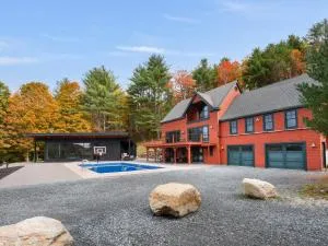 Casita Alta - Woodstock, VT - Main House & Pool House with Private Heated Pool and Mountain Views - Brownsville