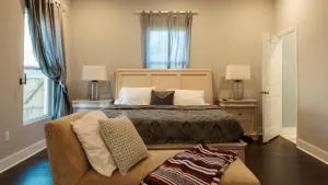 Luxury King Bed Room Private Entry and Bathroom - 卡温顿