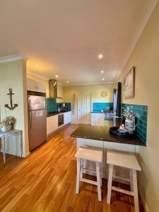 Open Plan Coastal Beauty in Patonga Beach