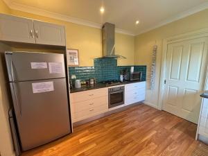 Open Plan Coastal Beauty in Patonga Beach