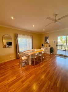 Open Plan Coastal Beauty in Patonga Beach