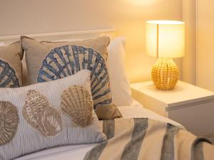 Cozy Designer 4 Bedrooms Home Near Local Shops