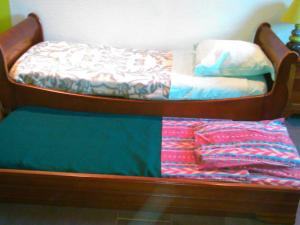 Maisons de vacances Gite confort aux portes des chateaux, jardin, terrasse, WIFI, velos, proche A85 et balades nature - FR-1-381-502 : photos des chambres