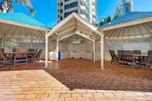 Breathtaking Ocean View 2 BDR Apartment by the Beach