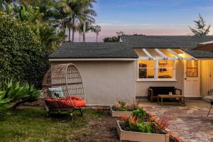 Cozy Coastal Stay Hot Tub & Putting Green