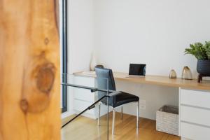 Luxury Avenue Retreat-Sleeps 8, Fireplace, Central, Garage, 4 bedroom, 2 bathroom, BBQ