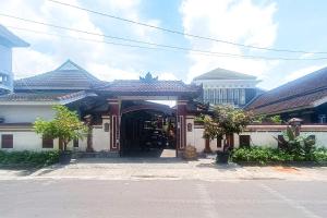 Astri Homestay Carkranegara Mataram Mitra RedDoorz