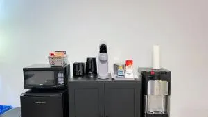 Entire Guest Suite in Winnipeg, Separate Entrance - Husavick