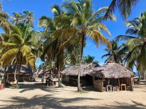SAN-BLAS Isla iguana CABAÑAS GUNA YALA Panamá