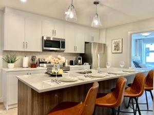 Mountain View Luxury Condo at Banff Entrance