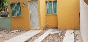 Casa céntrica zona industrial - Villa Reyes