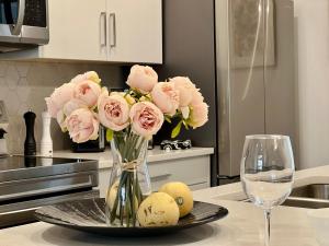 Brand New Luxury Condo at Banff Entrance