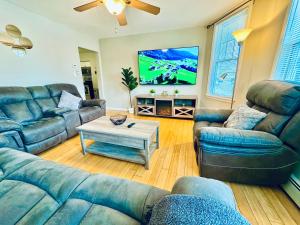 Bright, Stylish & Cozy 2Bed Unit w/Backyard & Grill Close to NYC!