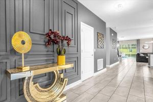 9052SD Newly Furnished 9BR Villa Steps from Clubhouse