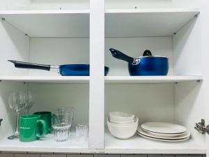 Stay Green, 7 minutes walk from Hongdae Entrance Station and Shinchon Station, spacious separate studio